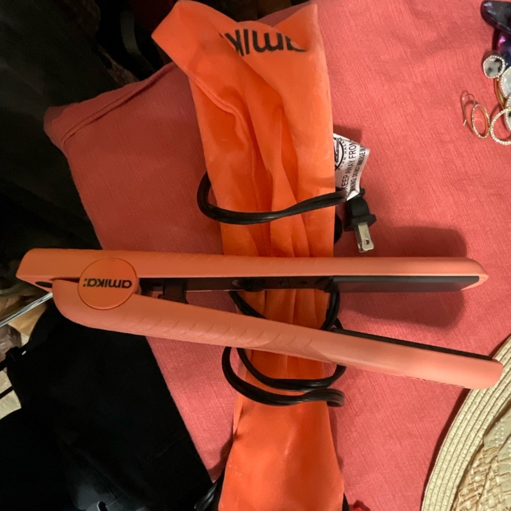 Amika Pink Hair Straightener